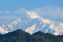 Weather update: কুয়াশায় ঢাকা কাঞ্চনজঙ্ঘা, কনকনে ঠান্ডায় কাঁপছে পাহাড় থেকে সমতল