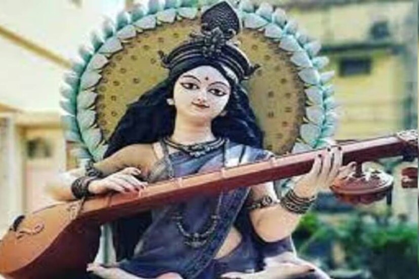 আগামী বছর কিন্তু এক বিশেষ দিনে সরস্বতী পুজো পড়েছে৷