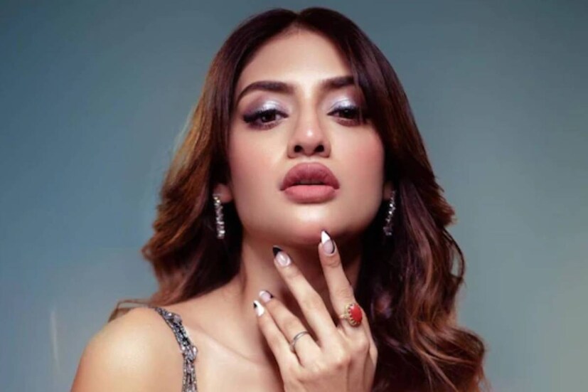 সাংসদ-অভিনেত্রী নুসরত জাহান। ব্যক্তিগত জীবনের ওঠাপড়ার জন্য প্রায়ই শিরোনামে উঠে আসে তাঁর নাম। তবে জানেন কি, অভিনেত্রীর ছোট বোন নুজহত জাহানকে নিয়েও নেহাত চর্চা কম নয়। সাংসদ-অভিনেত্রী নুসরত জাহান। ব্যক্তিগত জীবনের ওঠাপড়ার জন্য প্রায়ই শিরোনামে উঠে আসে তাঁর নাম। তবে জানেন কি, অভিনেত্রীর ছোট বোন নুজহত জাহানকে নিয়েও নেহাত চর্চা কম নয়।