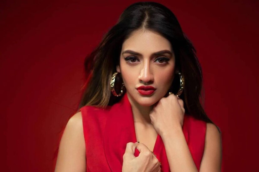 নুসরতকে শেষ দেখা গিয়েছিল 'স্বস্তিক সংকেত'-এ। তবে বক্স অফিসে বিশেষ ছাপ ফেলতে পারেনি ছবিটি।