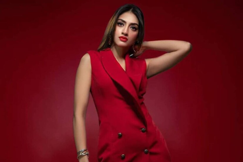 আপাতত নুসরতের হাতে একাধিক কাজ। অভিনয়, রাজনৈতিক দায়িত্ব, সংসার- সব একা হাতে সামলাচ্ছেন তিনি।