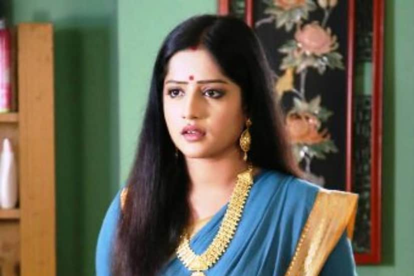 চিরাচরিত বাঙালি রীতি মেনে বিয়ে করছেন তিনি৷ সাজবেন সাবেকি সাজে৷ জানা গিয়েছে, থাকছে আলতা পরার বিশেষ অনুষ্ঠান৷ তবে হচ্ছে না সঙ্গীত, মেহন্দির মতো আয়োজন৷