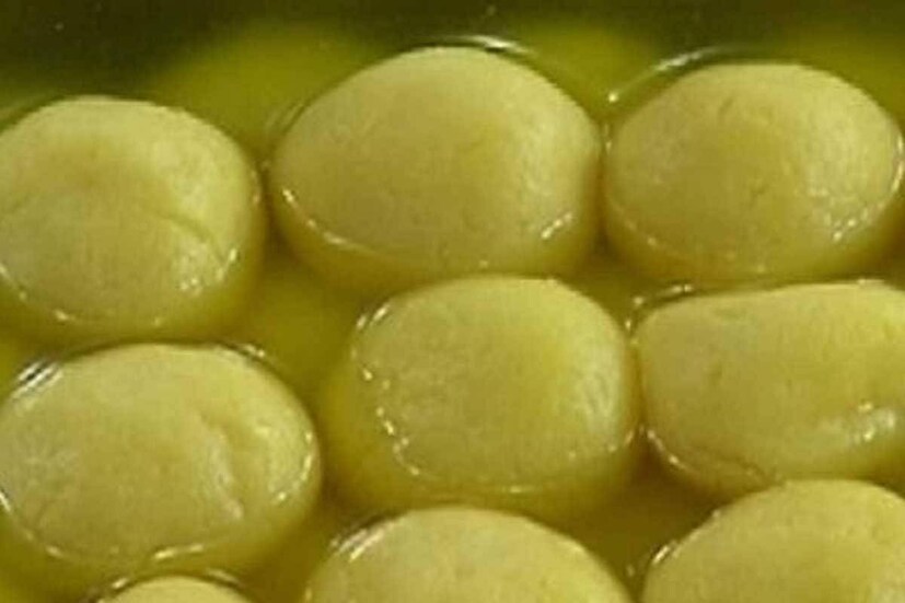 রাজভোগও তৈরি হয় ছানা দিয়েই। তবে এর মাঝখানে একটু ক্ষীর দেওয়া হয়