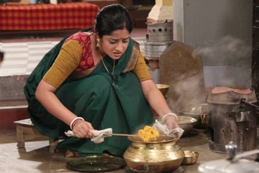 বাবা মায়ের পছন্দ করা পাত্রকেই বিয়ে করছেন রুশা৷ কার্যত ‘তোমায় আমায় মিলে’-এর মতো অ্যারেঞ্জড কাম লভ ম্যারেজই এল তাঁর বাস্তব জীবনেও৷