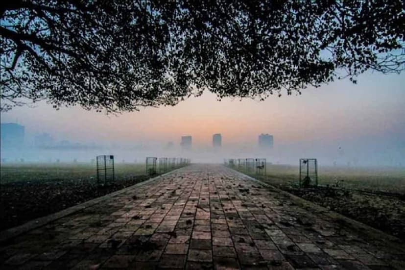 আগামী সপ্তাহের গোড়ায় ব্যাপক তুষারপাতের সম্ভাবনা কাশ্মীর উপত্যকায়। ২৩ জানুয়ারি থেকে ২৫ জানুয়ারি দুর্যোগপূর্ণ আবহাওয়া থাকবে দিল্লি-সহ উত্তর-পশ্চিম ভারতের রাজ্যগুলিতে। পশ্চিমী ঝঞ্ঝায় আটকে যাবে উত্তুরে হাওয়া।