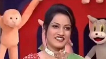 নন্দিনী জানান কীভাবে ফ্যাশন ডিজাইনিং পড়াশোনা করেও তিনি চলে এসেন পাইস হোটেলের ব্যবসায় ( ছবি সৌজন্য : জি বাংলার ভিডিও) নন্দিনী জানান কীভাবে ফ্যাশন ডিজাইনিং পড়াশোনা করেও তিনি চলে এসেন পাইস হোটেলের ব্যবসায় ( ছবি সৌজন্য : জি বাংলার ভিডিও)