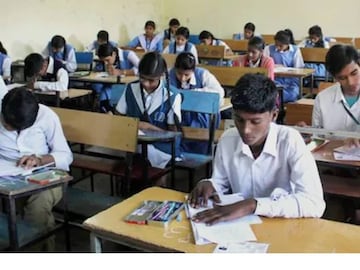 পর্ষদের এই নির্দেশ মানা হচ্ছে নাকি ফেব্রুয়ারি মাসের প্রথম সপ্তাহ থেকেই পর্ষদের অবজার্ভাররা বিভিন্ন পরীক্ষাকেন্দ্রে গিয়ে তা সরজমিনে খতিয়ে দেখবেন