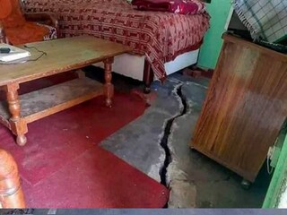 জোশীমঠে ভাঙনযুক্ত বাড়িগুলি থেকে বাসিন্দাদের সরানোর কাজ শুরু হয়েছে