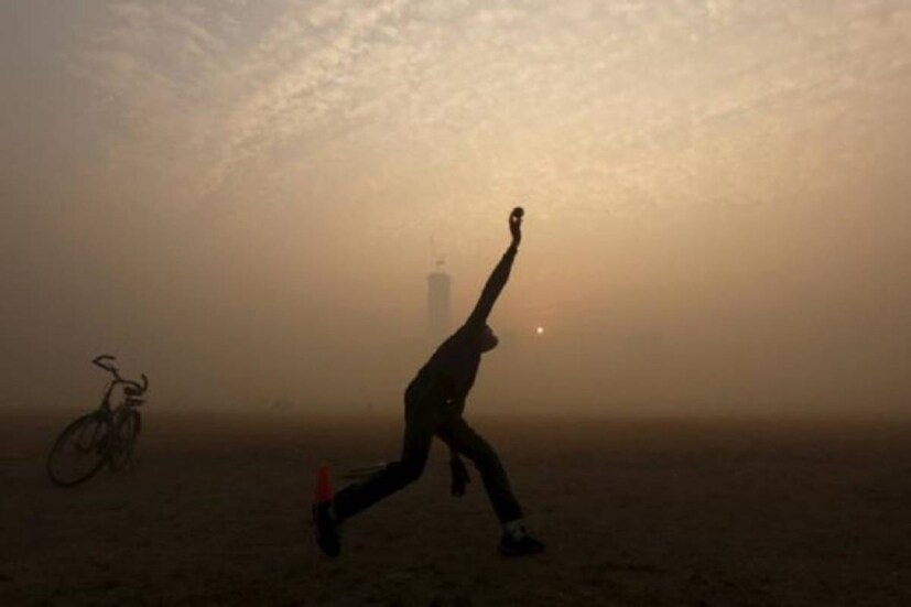 জল্পনা চলছিল শনিবার হয়তো সর্বনিম্ন তাপমাত্রার সেই রেকর্ড ভেঙে যাবে। কিন্তু সেই আশায় ঠান্ডা জল ঢেলে দিল তাপমাত্রার ওঠানামা। সামান্য বেড়ে আজ, শনিবার তিলোত্তমার সর্বনিম্ন তাপমাত্রা ১২ ডিগ্রি সেলসিয়াস। স্বাভাবিকের থেকে ২ ডিগ্রি কম।