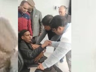 তিনি প্রায় ১ মিনিট ধরে সিপিআর বা কার্ডিওপালমোনারি রিসাসিয়েশন করেন