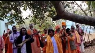 বাউল শিল্পীরা অংশগ্রহণ করেন এই বাউল গানের আসরে বাউল শিল্পীরা অংশগ্রহণ করেন এই বাউল গানের আসরে