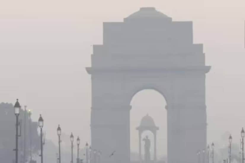 ফের ঘন কুয়াশার চাদরে মুখ ঢাকবে রাজধানী দিল্লি। শনিবার সকাল থেকে মঙ্গলবার সকালের মধ্যে এই ঘন কুয়াশার দাপট থাকবে। দৃশ্যমানতা শূন্যতে নেমে যেতে পারে। শুধু রাজধানী দিল্লি নয় পাঞ্জাব হরিয়ানা চন্ডিগড় রাজস্থান উত্তরপ্রদেশ মধ্যপ্রদেশ এমনকি এ বিহারেও এই ঘন কুয়াশার দাপট থাকবে মঙ্গলবার পর্যন্ত।