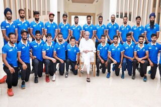 ওড়িশার মুখ্যমন্ত্রীর সঙ্গে ভারতের বিশ্বকাপ হকি দল