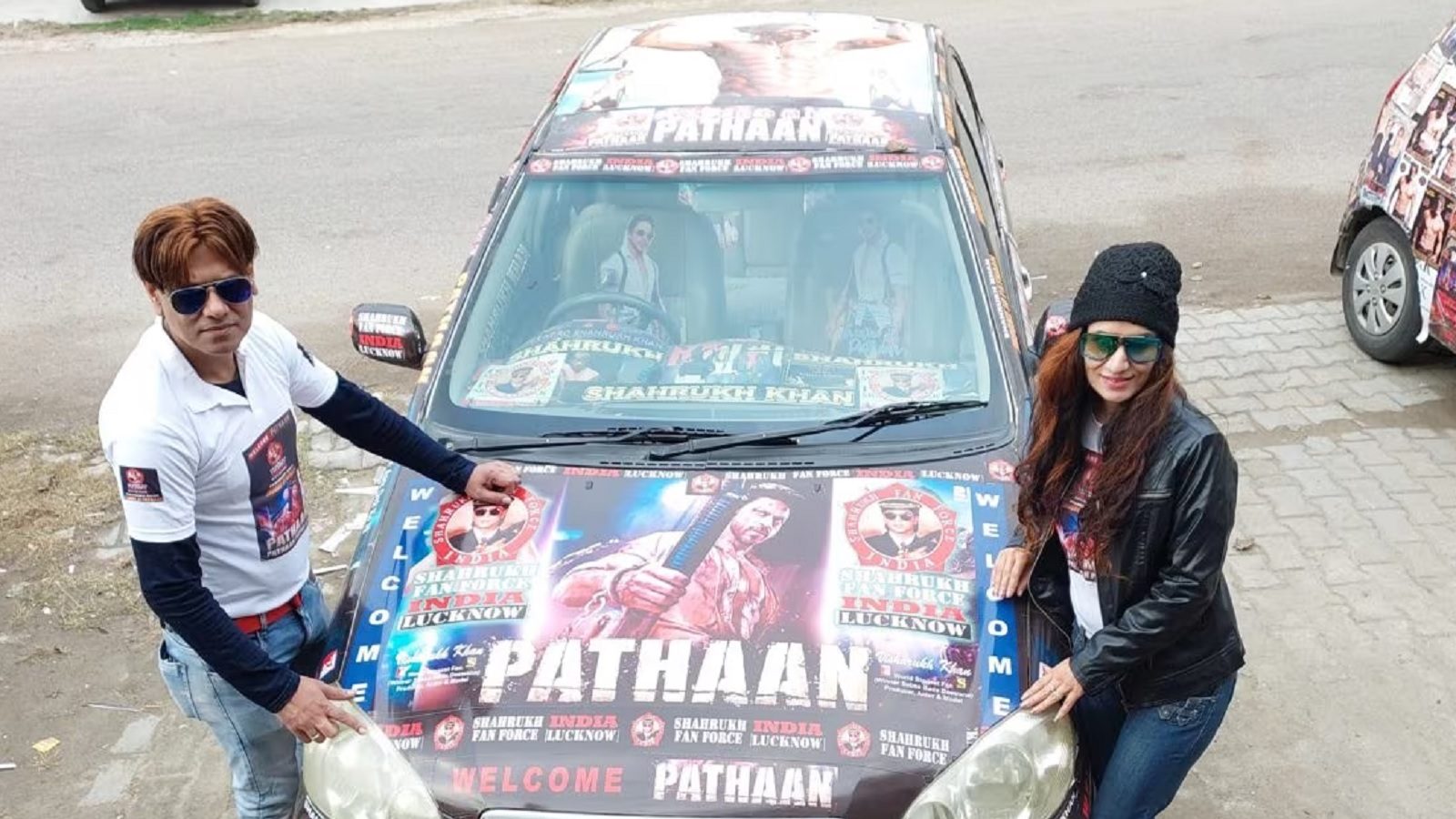 নতুন ছবি এলেই গাড়ি সেজে ওঠে সেই থিমে! 'বিশাহরুখ' আর রুচিই দেশের জবরা ফ্যান কাপল!