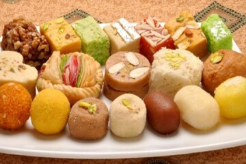 একাধিক রোগের ঝুঁকি এড়াতে মিষ্টি কখন খাবেন? খাবার আগে না পরে? যা বলছেন বিশেষজ্ঞরা