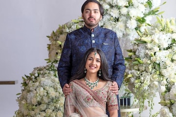 গণেশ পুজো, শ্রেয়া ঘোষালের গান, আর কী চমক থাকছে অনন্ত-রাধিকার এনগেজমেন্টে গণেশ পুজো, শ্রেয়া ঘোষালের গান, আর কী চমক থাকছে অনন্ত-রাধিকার এনগেজমেন্টে