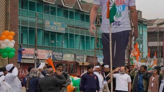 লালচকে জাতীয় পতাকা তুললেন রাহুল গান্ধি, ছিলেন প্রিয়াঙ্কাও। 