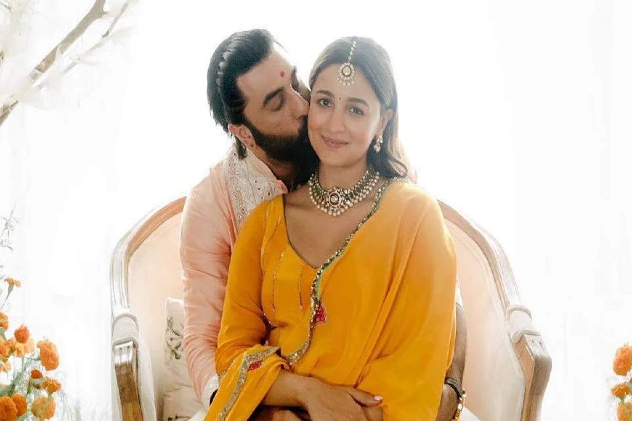 আলিয়াকে দেওয়া রণবীরের সারপ্রাইজ গিফটে হয়ে যাবে বিদেশ সফর! দাম শুনে চোখ কপালে