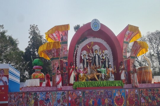 মুখ্যমন্ত্রী, রাজ্যপালের উপস্থিতিতে পালিত হল রেড রোডে প্রজাতন্ত্র দিবস, প্রদর্শিত হল দুর্গাপুজো নিয়ে বিশেষ ট্যাবলো