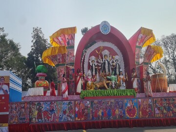 মুখ্যমন্ত্রী, রাজ্যপালের উপস্থিতিতে পালিত হল রেড রোডে প্রজাতন্ত্র দিবস, প্রদর্শিত হল দুর্গাপুজো নিয়ে বিশেষ ট্যাবলো