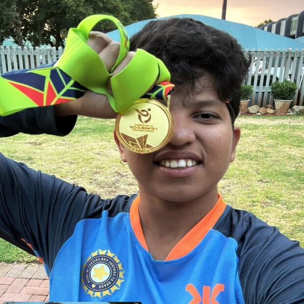 রিচার নিলামে বেস প্রাইজ ছিল ৫০ লক্ষ টাকা। শেষ পর্যন্ত রয়্যাল চ্যালেঞ্জার্স ব্যাঙ্গালোর ১ কোটি ৯০ লক্ষ টাকায় দলে নেয় রিচাকে।