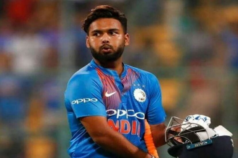 ঋষভ পন্থকে ২০২১-২২ মরশুমের জন্য কেন্দ্রীয় চুক্তির তালিকার গ্রেড-এ তে বিসিসিআই রেখেছে। এর সঙ্গে জড়িত খেলোয়াড়রা বার্ষিক রিটেইনারশিপ ফি হিসেবে পান ৫ কোটি টাকা। দীর্ঘদিন ক্রিকেট থেকে দূরে থাকবেন পন্থ। তাই বিসিসিআই তাকে সরাসরি এই অর্থ দেওয়ার সিদ্ধান্ত নিয়েছে।