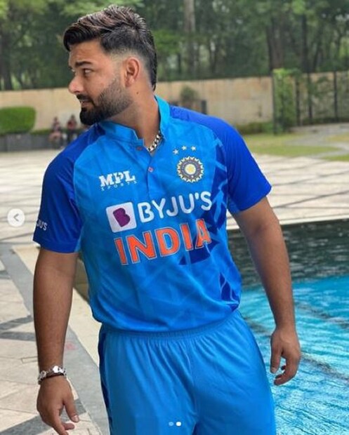 বাঁহাতি উইকেটকিপারের চোট অনেকটাই রবীন্দ্র জাডেজার চোটের মতোই। কয়েক মাস আগে জাদেজারও হাঁটুতে অস্ত্রোপচার হয়েছিল। পন্থেরও হাঁটুর অবস্থা ভাল নয়। 