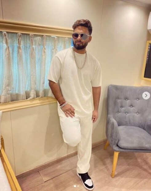 মুম্বইয়ে চিকিৎসা শুরু হয়েছে ঋষভ পন্থের। তাঁর লিগামেন্টের অস্ত্রোপচার হবে। ইতিমধ্যে এয়ার অ্যাম্বুলেন্সে করে পন্থকে মুম্বইয়ের এক বেসরকারি হাসপাতালে নিয়ে আসা হয়েছে। 