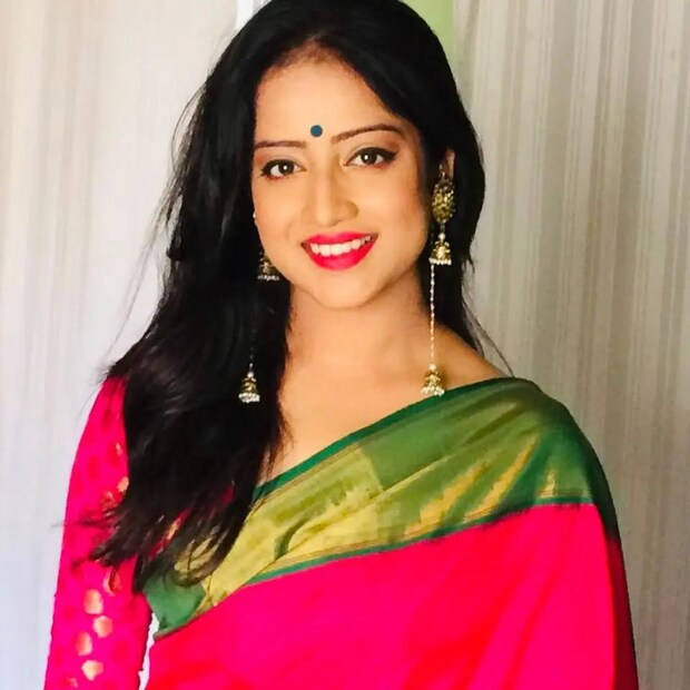 ২০১৭ সালে বাংলা ধারাবাহিক কুসুম দোলাতে অভিনয় করেন রুশা চট্টোপাধ্যায়। ২০১৭ সালেই তিনি সোমরাজ মাইতির সঙ্গে জি বাংলা সিনেমার রোমান্টিক ছবি জয় মা দুর্গাতে অভিনয় করেন। তিনি সাত ভাই চম্পা টেলিভিশন ধারাবাহিকে পারুলের ভূমিকায় অভিনয় করেন। 