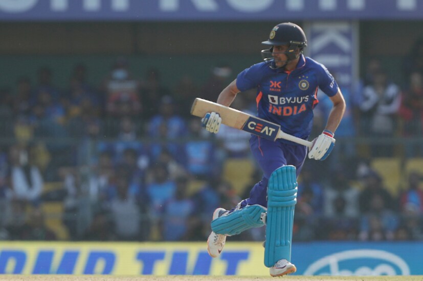 এছাড়া ভারতের হয়ে কেএ রাহুল করেন ৩৯ রান, শ্রেয়স আইয়র করেন ২৮ রান, হার্দিক পান্ডিয়া করেন ১৪ রান। শেষ পর্যন্ত ৫০ ওভারে ৭ উইকেট হারিয়ে ৩৭৩ রান করে ভারত। শ্রীলঙ্কার হয়ে সর্বোচ্চ ৩টি উইকেট নেন কুশল রাজিথা। জয়ের জন্য শ্রীলঙ্কার টার্গেট ৩৭৪ রান।