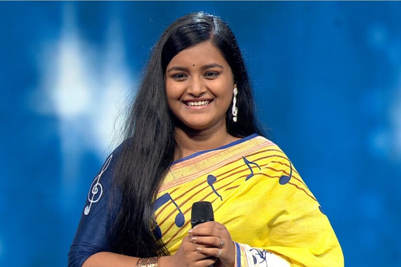সঞ্চারী সেনগুপ্ত- অডিশনের দিনই সকলকে চমকে দিয়েছিলেন সঞ্চারী। তাঁর বিশেষ দক্ষতা রয়েছে অপেরায়। বিভিন্ন ধাপে গলা নিয়ে যেতে কোনও রকম কসরত করতে হয় না তাঁকে। মায়ের হাতে বানানো শাড়ি পরে বাঙালি ছোঁয়া আনেন প্রতিটি পারফর্মেন্সে।