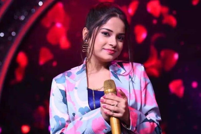সেঁযূতি দাস- ‘থোড়ে বদমাশ হো তুম’ গেয়ে বিচারকদের মনজয় করেছিলেন সেঁযূতি। হাওড়ার মেয়ে গত ৭ বছর ধরে ধ্রূপদী সঙ্গীতচর্চা করছেন। ২০১৬ সালে ‘সারেগামাপা’-তেও দেখা গিয়েছিল তাঁকে। সেরা ৭-এর পর বেরিয়ে গিয়েছিলেন তিনি। এই শো-তেই লতা মঙ্গেশকরের সঙ্গে তাঁকে ফোনে কথা বলানো হয়। লতাজির গলার আওয়াজ শুনেই তিনি বাংলাতে বলেন, ‘‘আমার জীবন ধন্য হয়ে গিয়েছে।’’