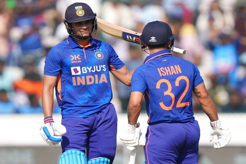 হায়দরাবাদের ওয়ানডেতে গিল ১৪৯ বলে ১৯ চার ও ৯ ছক্কায় ২০৮ রান করেছিলেন। এই ইনিংসে তিনি ভারতের হয়ে সর্বোচ্চ রান করেন। গিল ছাড়া নিউজিল্যান্ডের বিপক্ষে কেউ হাফ সেঞ্চুরিও করতে পারেনি। Photo- AP