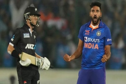 আইসিসির তালিকায় একদিনের ক্রিকেটে সেরা বোলার ভারতের সিরাজ