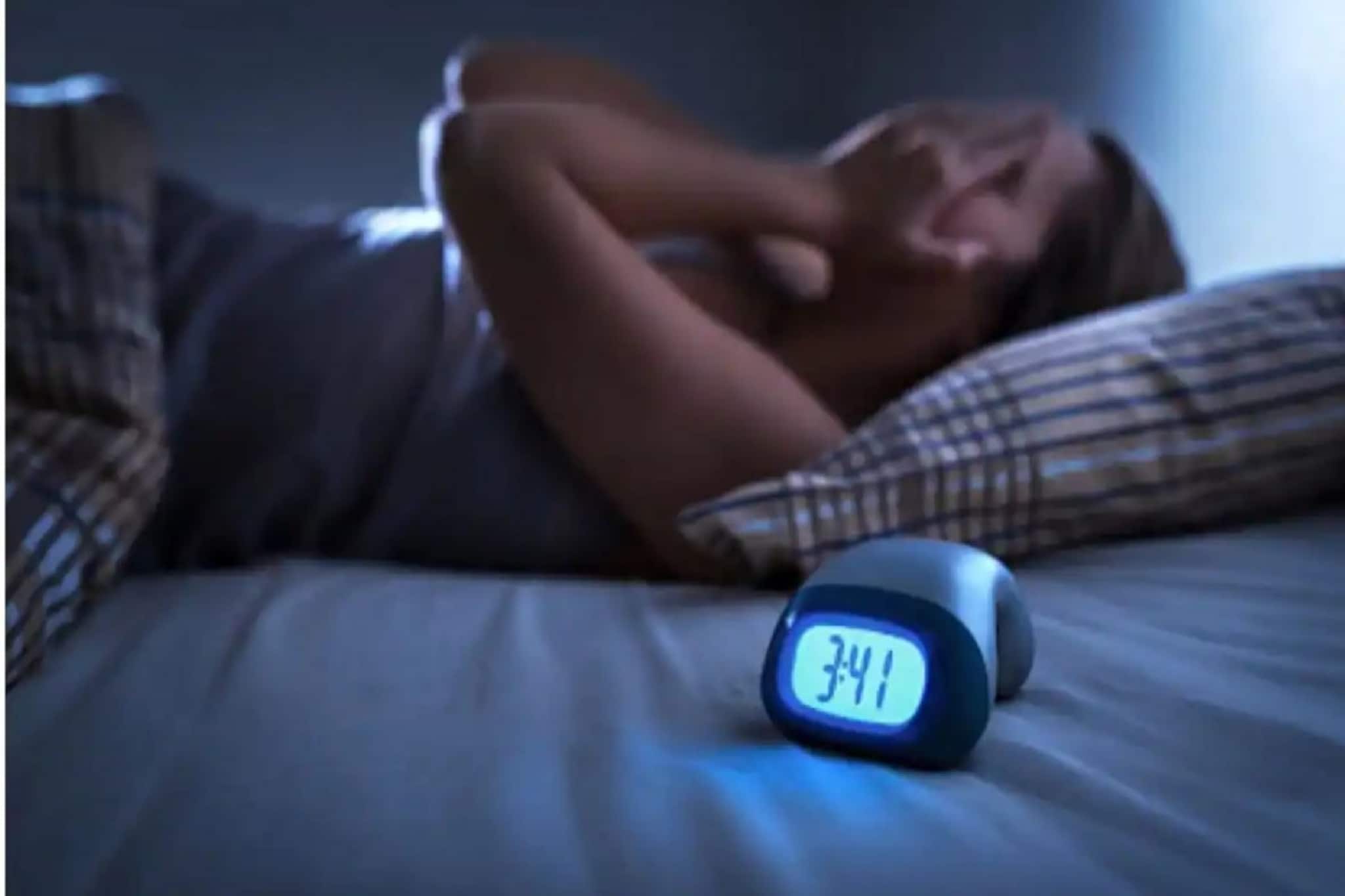 সারা মুখ ব্রনয় ভরে গিয়েছে? ঘুমের এই ধরনের সমস্যায় ভুগছেন না তো?