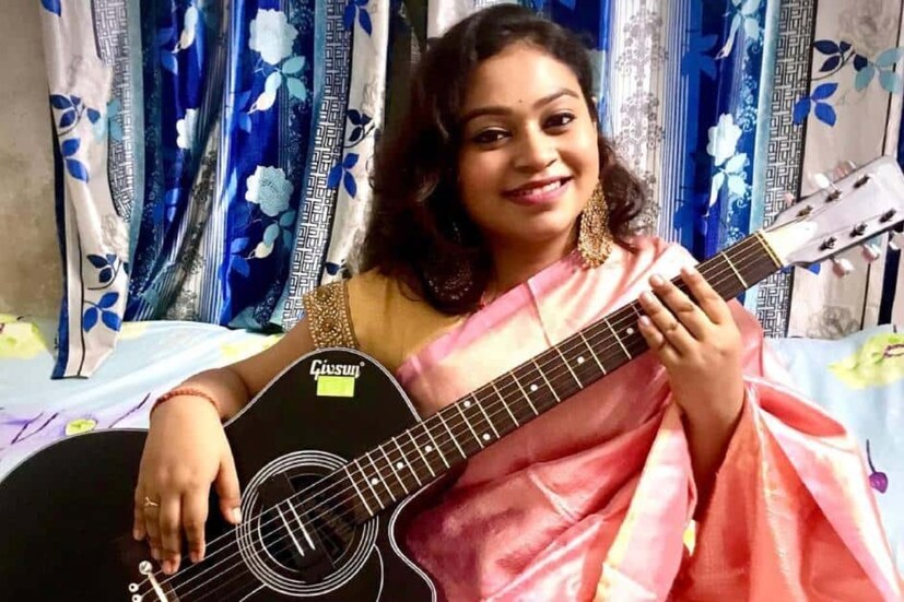 সোনাক্ষী কর- ‘ইন্ডিয়ান আইডল’ দেখেই বড় হয়েছেন সোনাক্ষী। এমনকি এই ‘ইন্ডিয়ান আইডল জুনিয়র’-এ প্রতিযোগী ছিলেন তিনি। শ্রেয়া ঘোষালের সামনে গান গেয়ে বারবার প্রশংসা কুড়িয়েছিলেন সেই সময়ে। এমনকি সঞ্জয় লীলা ভন্সালিও শ্রেয়াকে সোনাক্ষীর কথা বলেছিলেন।