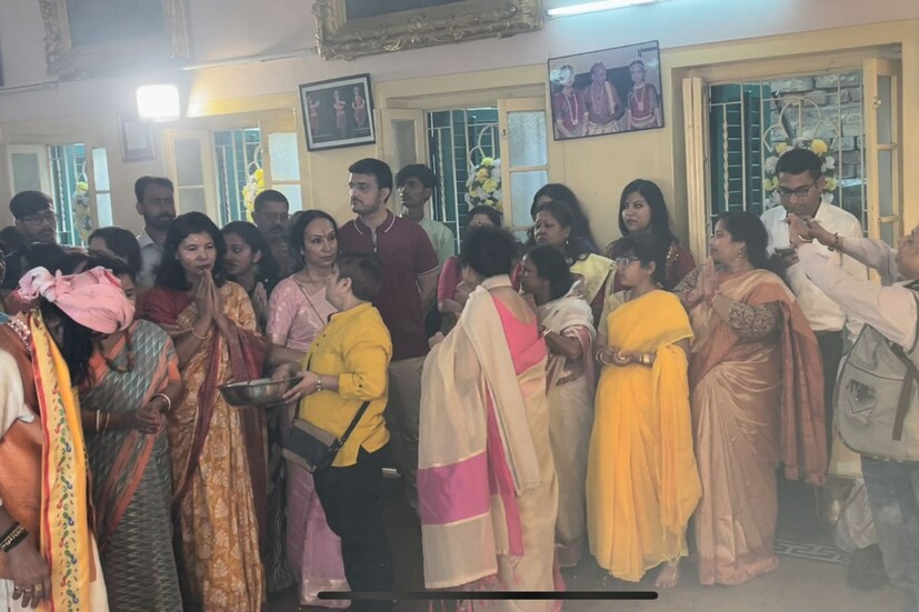 পুজো নিয়ে সৌরভ গঙ্গোপাধ্যায় বলেন, বছর ২৫ ধরে এই পুজো হচ্ছে। সানার জন্যই পুজো বলেও জানান সৌরভ।