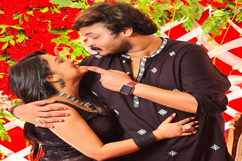 *পরিচালক পার্থসারথি জোয়ারদারের ছেলে স্বর্ণশেখর জোয়ারদার, তিনি পরিচালনায় এসেছেন কিছুদিন পরেই তাঁর একলা মেঘ খুব তাড়াতাড়ি মুক্তি পেতে চলেছে ৷ ছবি সৌজন্যে ইনস্টাগ্রাম ৷