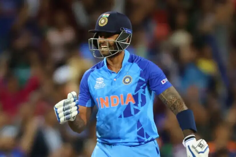 পড়াশোনাতেও ভাল ছিলেন সূর্য। বাণিজ্য নিয়ে স্নাতক হন তারকা ক্রিকেটার। পড়াশোনা পাশাপাশি স্থানীয় ক্রিকেটেও নামডাক হয় সূর্যকুমারের।