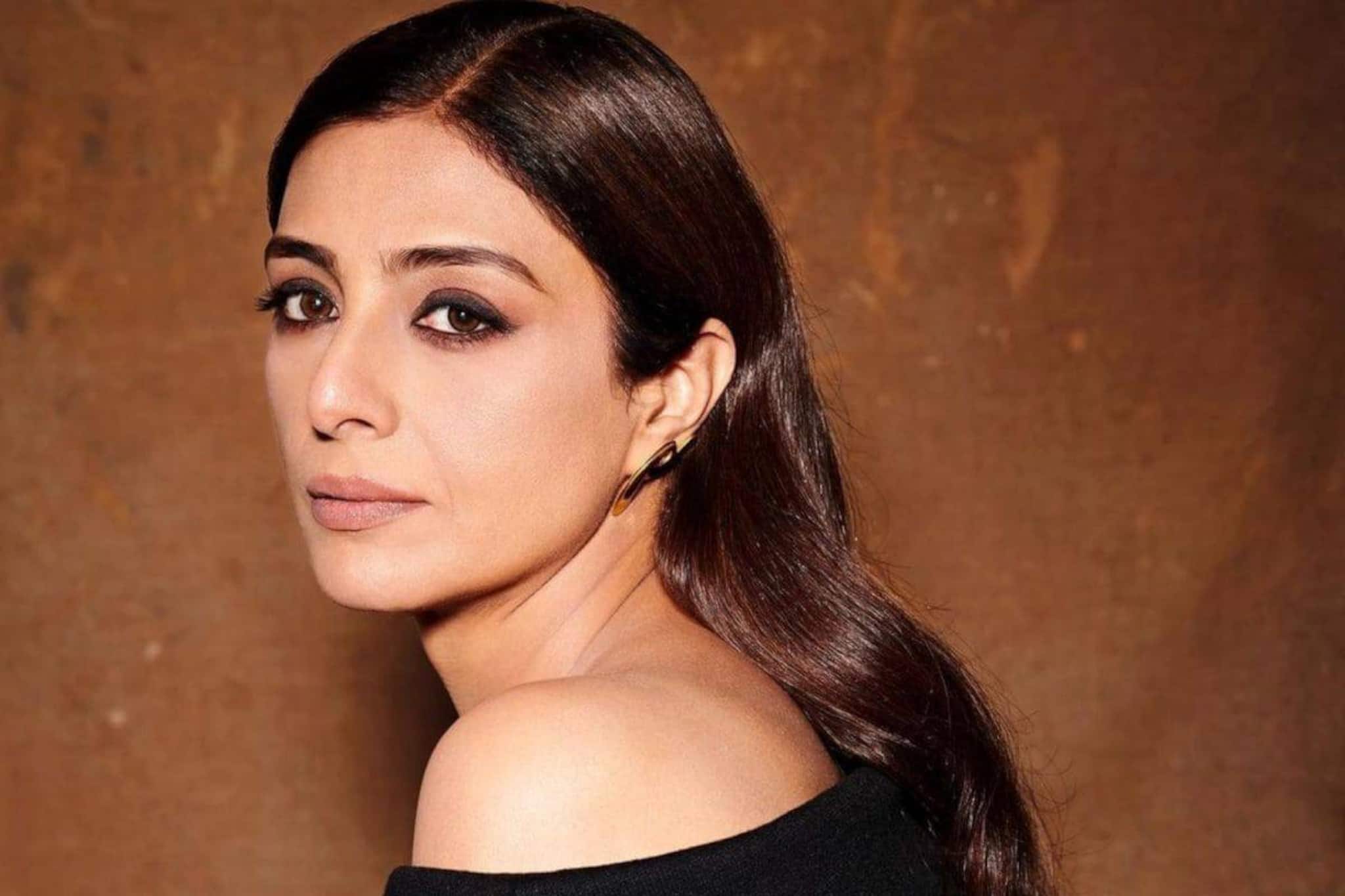 ৫২-তে ভেল্কি! বছরের শুরুতেই নতুন খবর দিলেন টাবু, সহকর্মীর অবদানও কিছু কম নয় বটে!