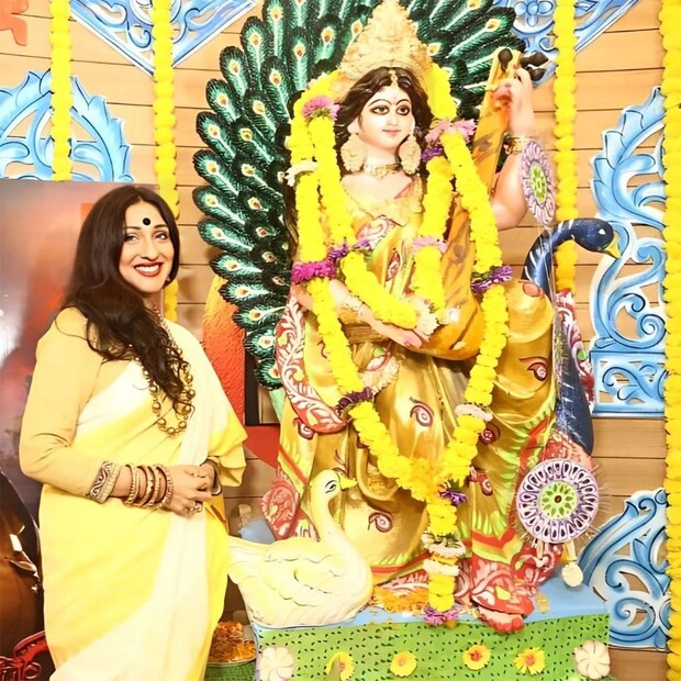 সরস্বতী পুজোতে ঋতুপর্ণা সেনগুপ্ত এক অনবদ্য পোশাকে সবার মন কেড়েছেন ৷ ছবি সৌজন্যে ইনস্টাগ্রাম ৷ 