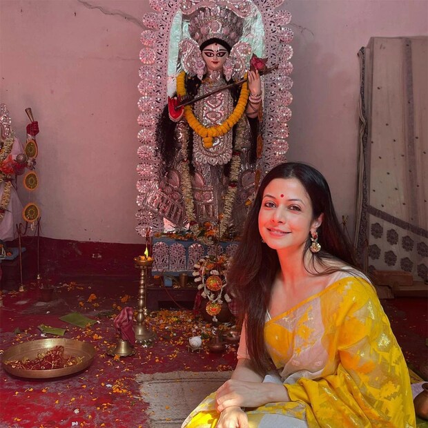 ঢাকাই জামদানি শাড়ি পরেছেন মিমি চক্রবর্তী ৷ খোলাচুলে তিনি বাঙালির ভ্যালেন্টাইন্স ডে মাত করলেন কোয়েল মল্লিক ৷ ছবি সৌজন্যে ইনস্টাগ্রাম ৷ 
