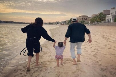  Anushka Sharma shares unseen cute picture with daughter vamika