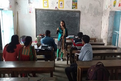 স্কুলে এ কী কাণ্ড (প্রতীকী চিত্র)
