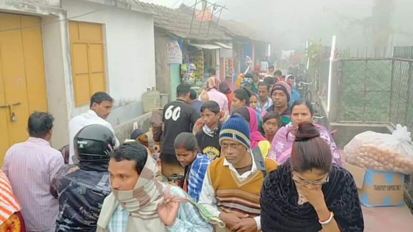 স্নান চলছে হলদিয়ার টাউনশিপে হলদি নদীতে। চলছে কোলাঘাট ও গেঁওখালি-সহ জেলার সব নদীতেই।