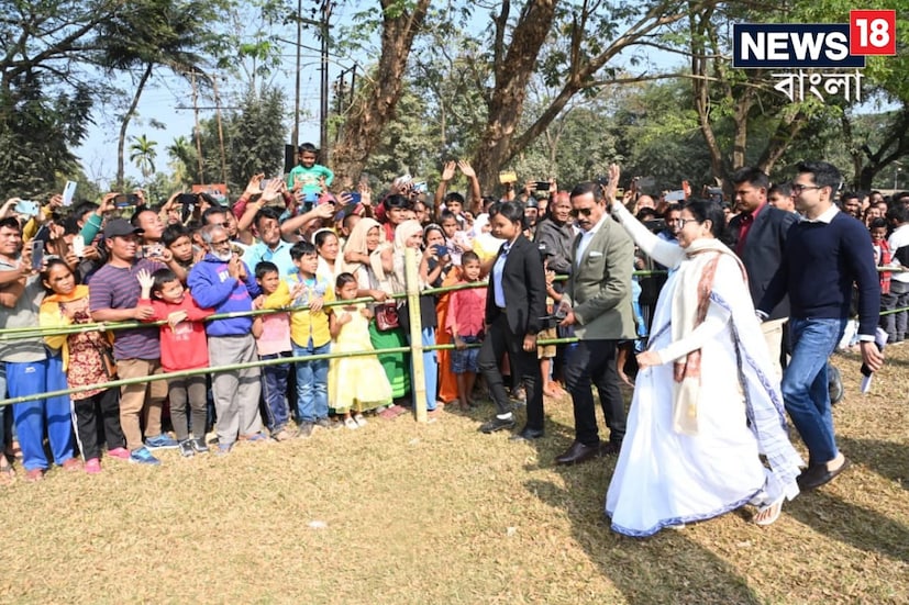 মমতা বন্দ্যোপাধ্যায় বলেন, &quot;মেঘালয়কে স্যালুট জানাই। এর পর যখন আসব, আপনাদের স্থানীয় ভাষা শিখে নেব৷ আপনারা আমাকে শিখিয়ে দেবেন। ইউটিউব দেখে আমি ততক্ষণ শিখব। আপনারা এখন রাজনৈতিক ভাবে ক্ষুধার্ত। জেনে রাখুন তৃণমূলের একমাত্র গ্রহণযোগ্যতা আছে। আমরা লড়াই চালিয়ে যাই।&quot;