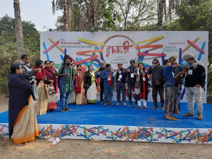 ডায়মন্ডহারবার পুরানো কেল্লার মাঠে একদল শিল্পী সমন্বয়ে এই অনুষ্ঠানটি আয়োজিত হয়।