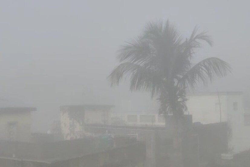 কলকাতায় সকালের দিকে হালকা কুয়াশা থাকলেও পরে পরিষ্কার আকাশ। আগামী কয়েক দিন তাপমাত্রা সামান্য হলেও বাড়বে। তবে সকালে এবং সন্ধ্যায় শীতের আমেজ থাকবে৷ দিনের বেলায় শীতের আমেজ ধীরে ধীরে কমে যাবে। আজ সকালে সর্বনিম্ন তাপমাত্রা ছিল ১৩.৩ ডিগ্রি সেলসিয়াস, যা স্বাভাবিকের তুলনায় ১ ডিগ্রি সেলসিয়াস কম। আগামী ২৪ ঘণ্টায় কলকাতা শহরে তাপমাত্রা থাকবে ১৪ থেকে ২৪ ডিগ্রি সেলসিয়াসের মধ্যে থাকবে।