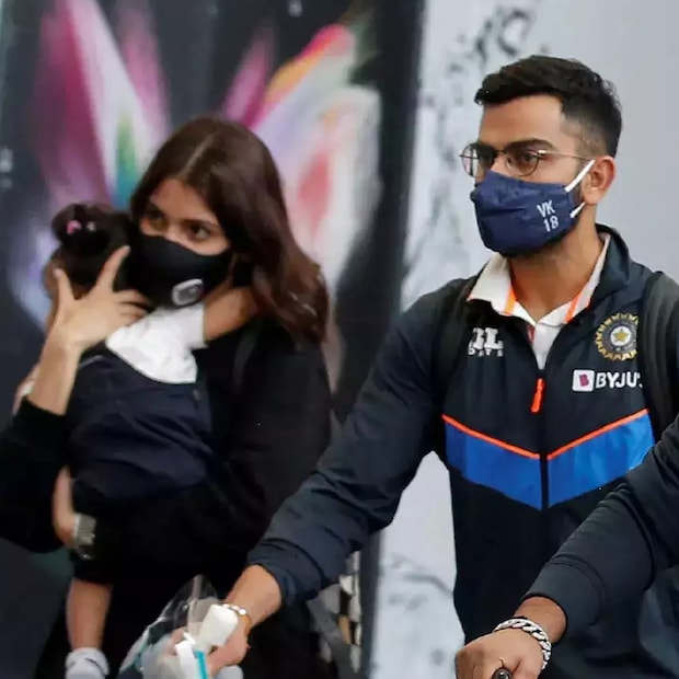 বিরাট ও অনুষ্কা ঠিক করেছেন, মেয়ে ভামিকা কোহলিকে তাঁরা প্রচারের আলো থেকে দূরে রাখবেন। তাই সোশ্যাল মিডিয়ায় কখনও মেয়ের ছবি পোস্ট করেন না তাঁরা। 