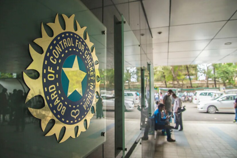২০১৩ সালে শেষ বার কোনও আইসিসি ট্রফি জিতেছিল ভারতীয় দল। তারপর শুধু হতাশা। তাই আগে থেকেই পরিকল্পনা ও প্রস্তুতিতে খামতি রাখছে না বোর্ড।